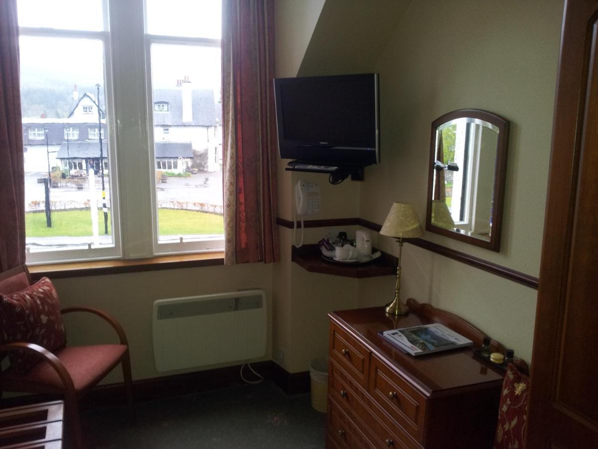 Caledonian Hotel Fort Augustus Exterior photo
